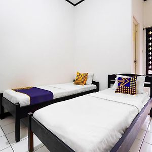 Kamar kembar small